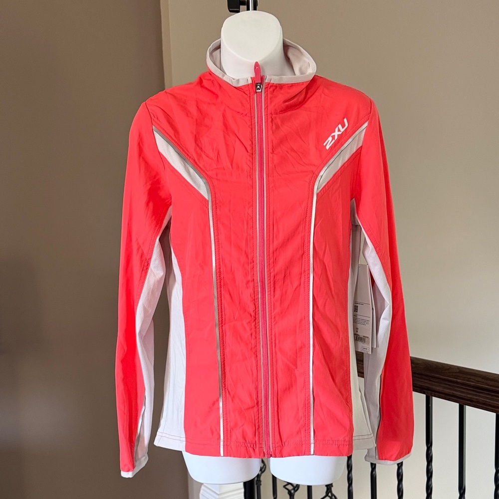 2XU Women's Vibrant Coral and White 360° Action Jacket